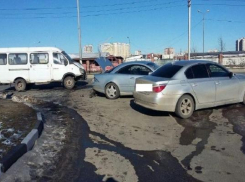 Маршрутчик устроил тройное ДТП с иномарками в Ставрополе