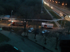 Четыре пожарные машины прибыли на вызов к многоэтажке в Ставрополе