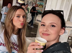 Блогер-миллионница Катя Клэп и экс-участница группы «Ранетки» приехали оздоравливаться на курорты КМВ