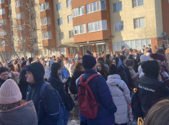 Из вузов Ставрополя массово эвакуируют людей из-за угрозы минирования 