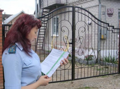 За долги перед водоканалом судебные приставы изымали у ТСЖ железные ворота в Пятигорске