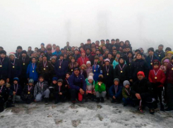 Более двухсот человек поднялись на вершину Машука
