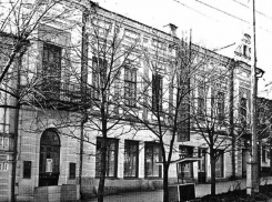 История загоревшегося особняка XIX века в Ставрополе