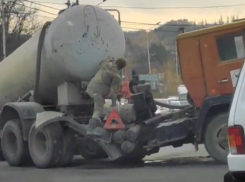 Сломанный КАМАЗ стал причиной пробки на выезде из Ставрополя