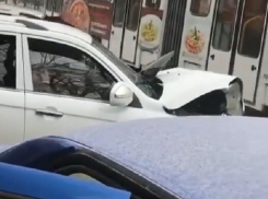 Сразу три автомобиля столкнулись в серьезном ДТП в Пятигорске