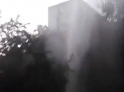 Фонтан высотой в пять этажей из-за прорванной трубы бил в Ставрополе