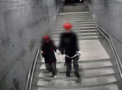 Вандалы повредили две камеры наблюдения в подземке на Кулакова в Ставрополе: видео