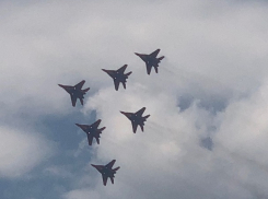 «Мертвую петлю» показали мастера пилотажного искусства в небе над Ставропольем