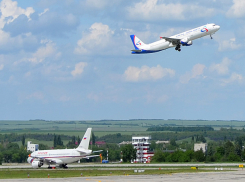 Самолет из Москвы внепланово сел в аэропорту Минеральных Вод из-за закурившего пассажира 