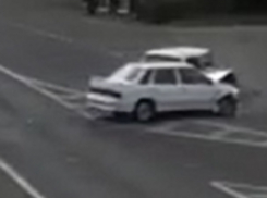Жесткая авария на перекрестке с участием двух отечественных автомобилей в Пятигорске попала на видео