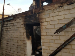 Жилая времянка выгорела дотла в Ставрополе