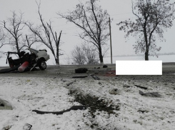 Легковушка разлетелась на куски от лобовой аварии с микроавтобусом на Ставрополье: водитель погиб 