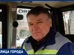 Работает ковшом как рукой: машинист экскаватора Андрей Ющенко участвовал в спасении села от паводка