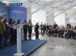 Крики, песни и воспоминания о лете: показываем, как сотни молодых ставропольцев отметили День студотрядов 