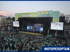 Под песни Akmal’ и без града прошло открытие фестиваля «Российская школьная весна» в Ставрополе 