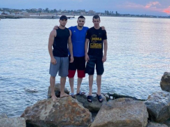 Ставропольские студенты спасли утопающих мать и сына