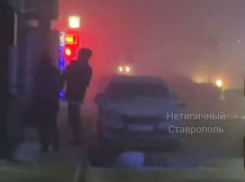 Человек выпал из окна на юге Ставрополя и погиб