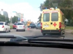 Сразу пять машин столкнулись в серьезной аварии на проспекте Кулакова в Ставрополе