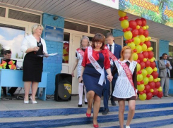 За исполненную на линейке песню «Куда уходит детство» прокурор пытался привлечь замдиректора школы к ответственности на Ставрополье