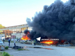 Производство по утилизации отходов загорелось в Георгиевске: видео