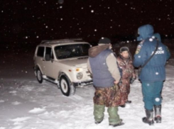 Троим застрявшим на озере рыбакам помогли спасатели на Ставрополье