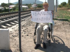 Инвалид устроил одиночный пикет в поселке Иноземцево