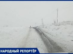 Никто не выезжал в школу и на работу: заваленная снегом дорога в хуторе на Ставрополье возмутила людей 