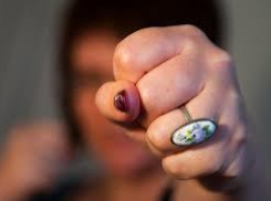 На Ставрополье женщина набросилась на полицейских, чтобы защитить приятеля