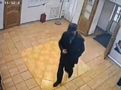 Пенсионер в маске пытался ограбить банк в Ставрополе из-за набранных долгов