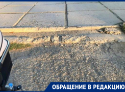 «Тащу коляску на себе»: ставропольчанка о тротуаре возле «Холодных родников» 