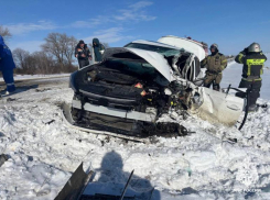 После столкновения трех легковушек на ставропольской трассе погиб человек