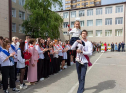 Последний звонок прозвенел для выпускников Ставропольского края в 639 школах