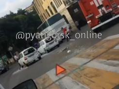 Пассажирский автобус снес шесть автомобилей из-за отказавших тормозов в Пятигорске
