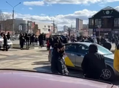 В торговом центре «Москва» и из здания железнодорожного вокзала в Ставрополе снова эвакуируют людей