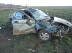 Из-за взрыва колеса «Лада-Приора» вылетела с трассы и перевернулась, - пострадал ребенок