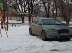 Припарковавшегося на детской площадке водителя Audi A4 оштрафовали в Невинномысске