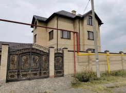 Сельский особняк экс-начальника ГИБДД Ставрополья Сафонова потерпел фиаско на торгах