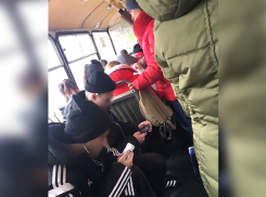 Должны ли мужчины уступать место женщинам: случай в ставропольской маршрутке взорвал инстаграм