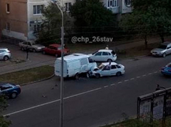 Лада жестко «бортанула» «Газель» на одной из улиц Ставрополя