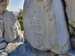 Влюбленные вандалы рассердили жителей Пятигорска и полицию