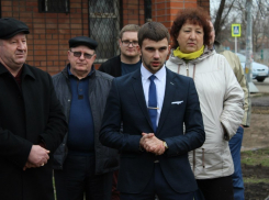 Помощника депутата задержала полиция за попытку попасть на прием к главе администрации Солнечнодольска