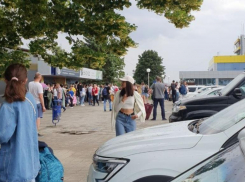 Всех посетителей аэропорта в Ставрополе экстренно эвакуировали 