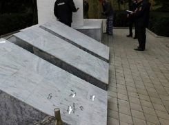 Похабными надписями второй раз за неделю разрисовали вандалы мемориал Вечной Славы на Ставрополье