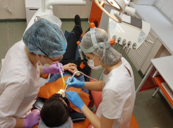 Создать здоровую и красивую улыбку помогут профессиональные врачи в стоматологической клинике «Прима Дент»