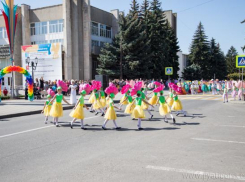 В Пятигорске прошел карнавал цветов и фестиваль кавер-групп