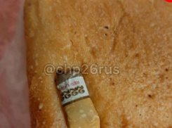 Окурок в хлебе нашли жители Ставрополя 