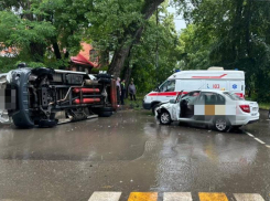 Маршрутка с 10 пассажирами перевернулась в Ессентуках, есть пострадавшие