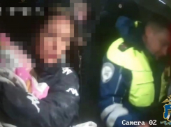 Автоинспекторы вытащили из огня мать с тремя детьми на Ставрополье