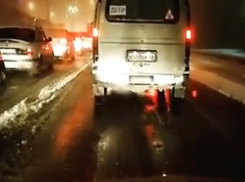 «Огромную благодарность» за каток на дороге выразил дорожникам на видео водитель из Ставрополя
