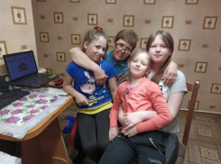 Энергетики следят, чтобы михайловская семья с сиротами не подключилась к газу и свету